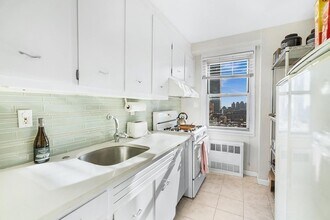225 St Pauls Ave, Unit 14N in Jersey City, NJ - Building Photo - Building Photo
