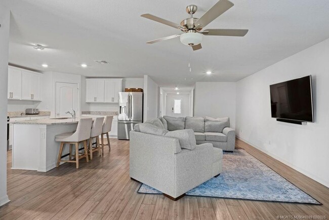 property at 414 SW Dahled Ave