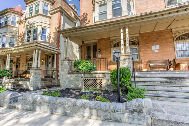 Campus Apartments in Philadelphia, PA - Building Photo - Building Photo