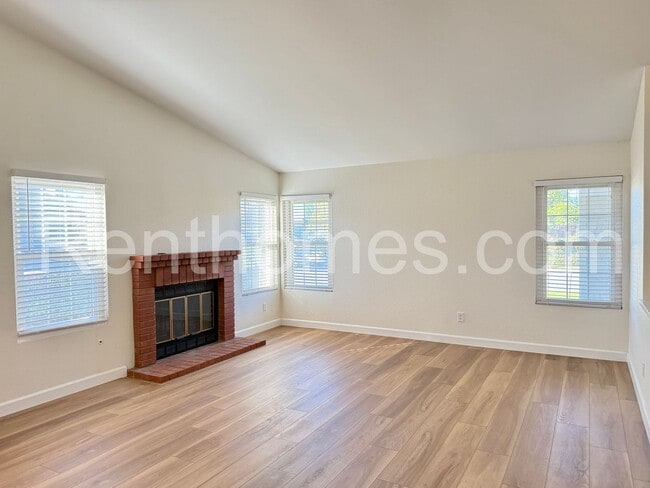 10807 Woodstream Point in San Diego, CA - Building Photo - Building Photo