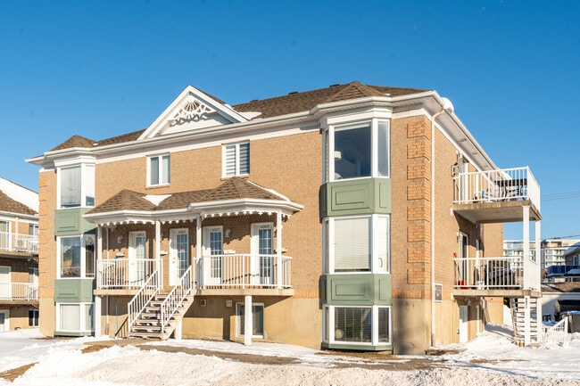 6065 Massenet St in Lévis, QC - Building Photo - Building Photo