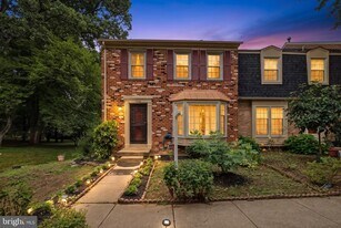 7428 Fountain Head Dr in Annandale, VA - Building Photo