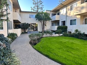5328 Newcastle Ave, Unit 65 in Encino, CA - Building Photo - Building Photo