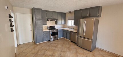 812 Kinnett Ave in Ridgecrest, CA - Building Photo - Building Photo