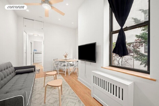 283 E 4th St in New York, NY - Building Photo - Building Photo