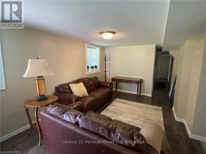 6042 Culp St in Niagara Falls, ON - Building Photo - Building Photo