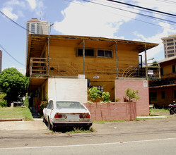 1697 Kalauokalani Way in Honolulu, HI - Building Photo - Building Photo