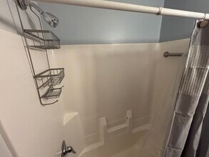 105 W Florida Ave, Unit 105 W. Florida in Urbana, IL - Foto de edificio - Building Photo