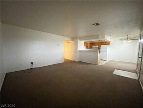 2209 James Bilbray Dr in Las Vegas, NV - Foto de edificio - Building Photo