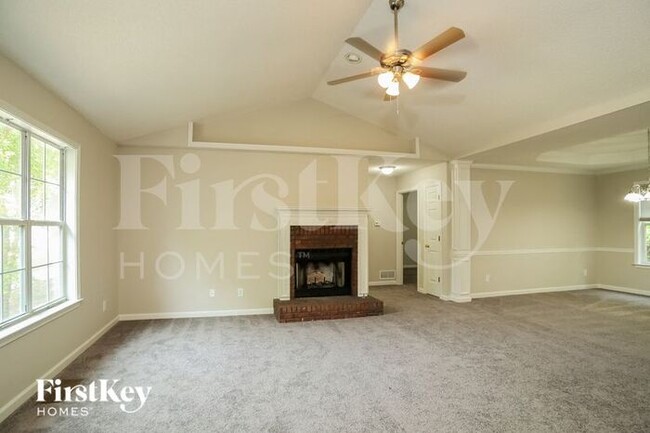 703 Hearthstone Crossing in Woodstock, GA - Foto de edificio - Building Photo