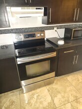 3841 S Lake Dr, Unit 197 in Tampa, FL - Building Photo - Building Photo