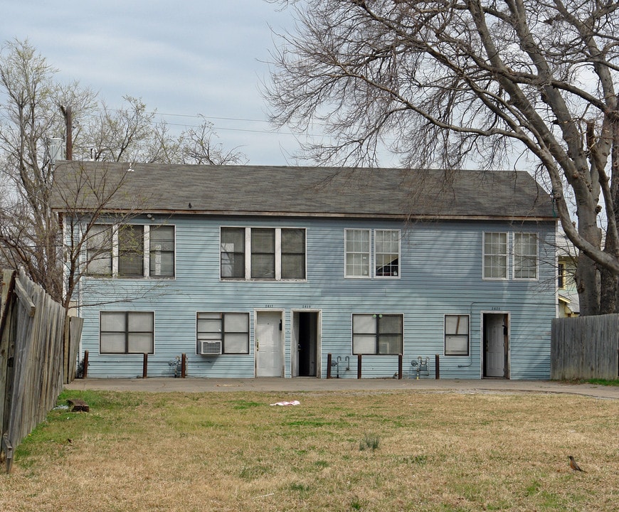 2417 E 7th St in Tulsa, OK - Foto de edificio