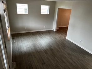 527 Flynn Ave in Carnegie, PA - Building Photo - Building Photo