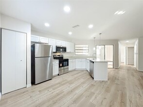 201 Fern Ct in Leesburg, FL - Building Photo - Building Photo