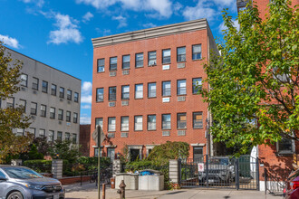 169 Engert Ave in Brooklyn, NY - Foto de edificio - Building Photo