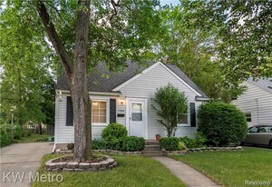 1586 W Saratoga St in Ferndale, MI - Building Photo