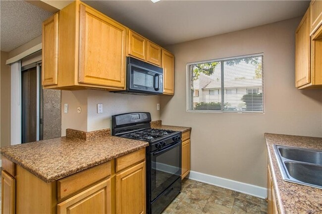 2255 Cahuilla St in Colton, CA - Building Photo - Building Photo