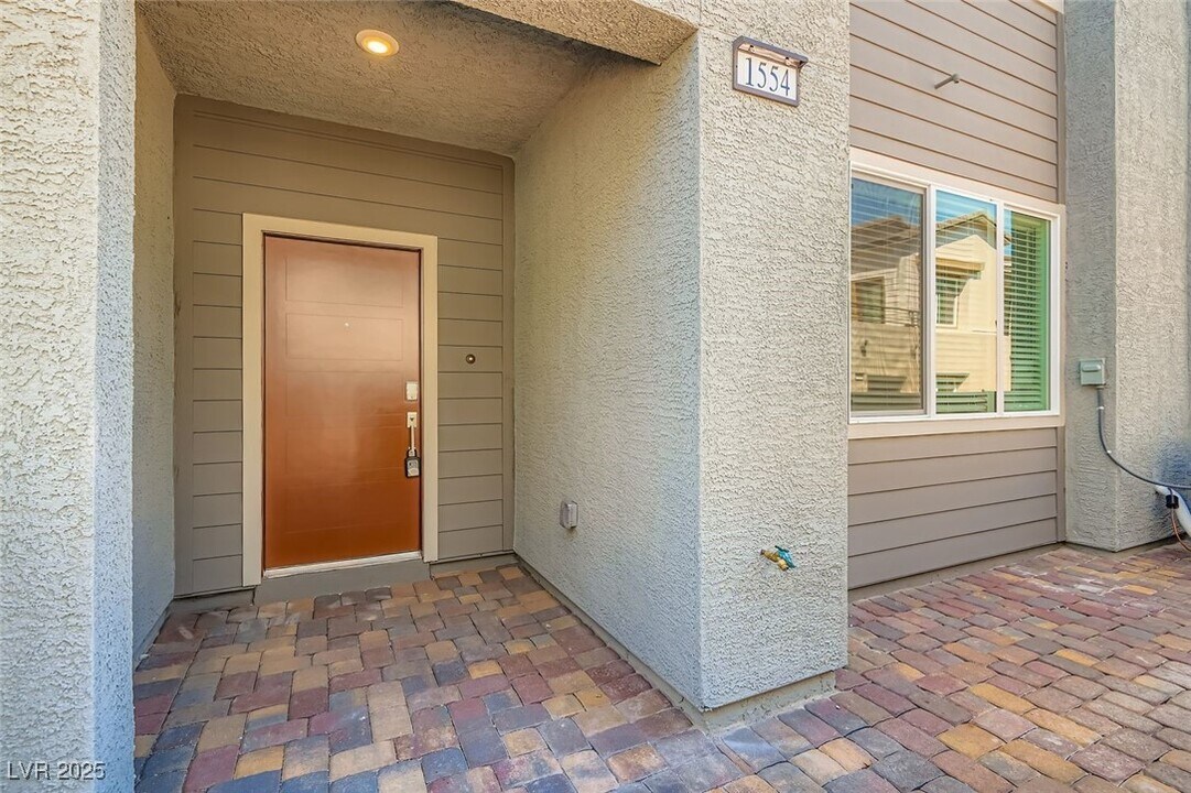1554 Maria Xing Ave in Henderson, NV - Building Photo
