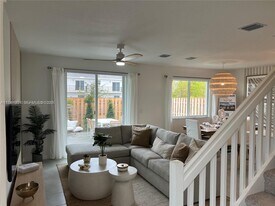 655 SE 13th St Cir in Homestead, FL - Building Photo