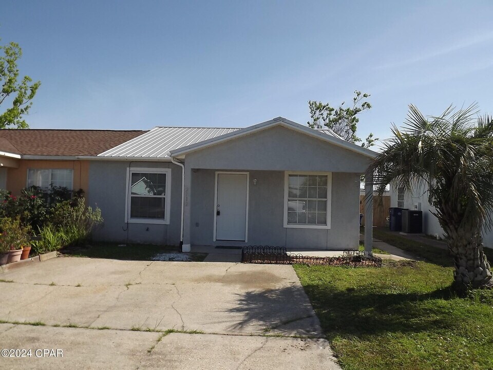 2712 Oak Hammock Dr in Panama City, FL - Building Photo