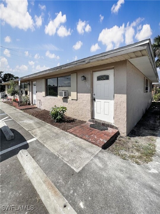 3742 Estelle Ave in Ft. Myers, FL - Building Photo