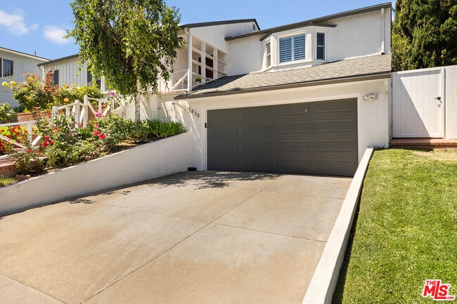 5838 Abernathy Dr in Los Angeles, CA - Building Photo - Building Photo