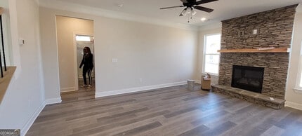 Room in House on Benjamin Dr in Flowery Branch, GA - Building Photo - Building Photo