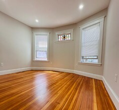 4 Sumner Sq, Unit 1 in Boston, MA - Foto de edificio - Building Photo