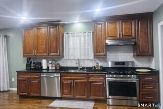587 Brooks St in Bridgeport, CT - Building Photo - Building Photo