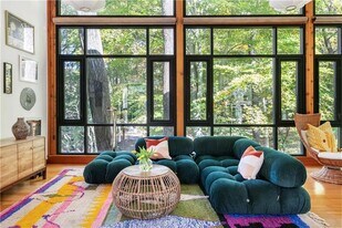 515 Claire Dr NE in Atlanta, GA - Building Photo