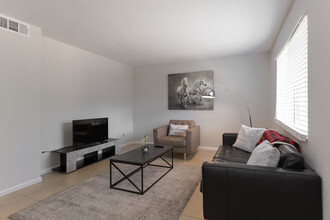 West 5th in Tempe, AZ - Building Photo - Interior Photo