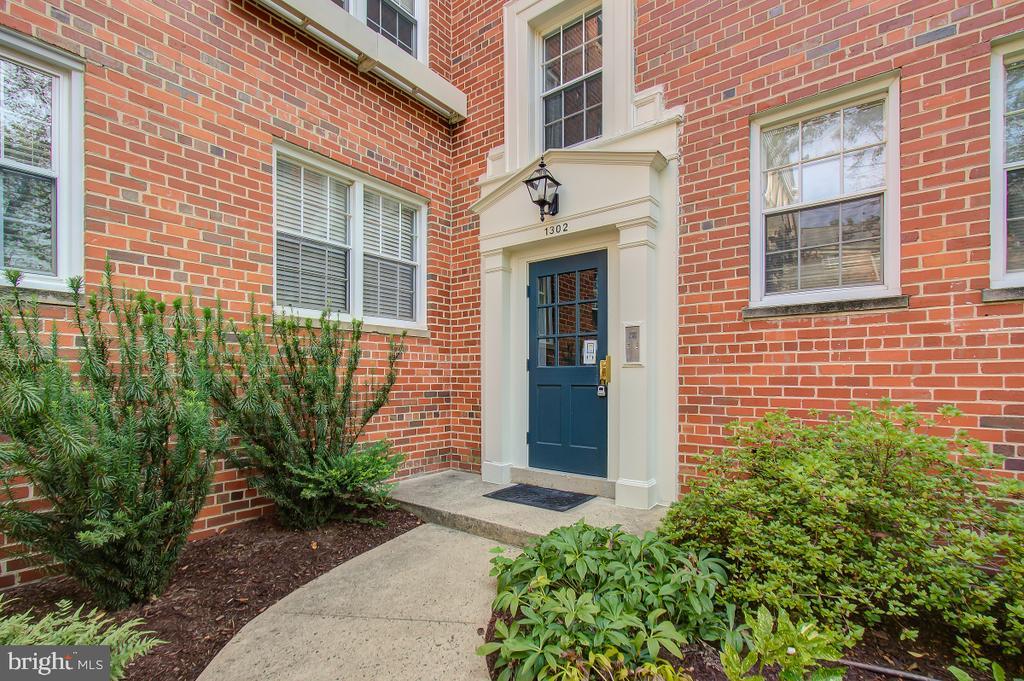 1302 Belle View Blvd in Alexandria, VA - Building Photo