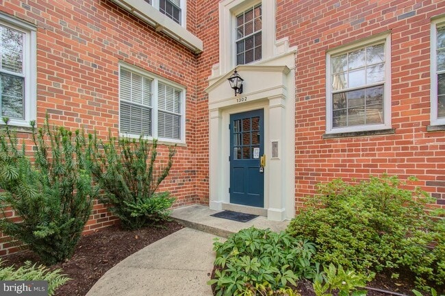property at 1302 Belle View Blvd
