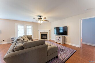 2524 Oak Pl Dr SE in Huntsville, AL - Building Photo - Building Photo