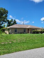 10067 Topsail Ave in Englewood, FL - Building Photo