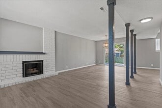 3733 Brush Creek Dr in Lawrence, KS - Foto de edificio - Building Photo