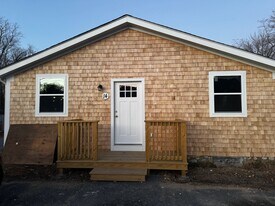 1025 South Sandwich Road in Bourne, MA - Building Photo