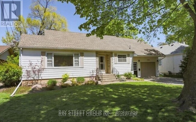 property at 6565 Stamford Green Dr