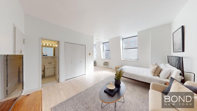 property at 201 W 14th St