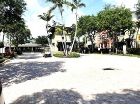590 Amador Ln in West Palm Beach, FL - Building Photo
