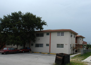 6631 SW 18th St in Pembroke Pines, FL - Building Photo - Building Photo