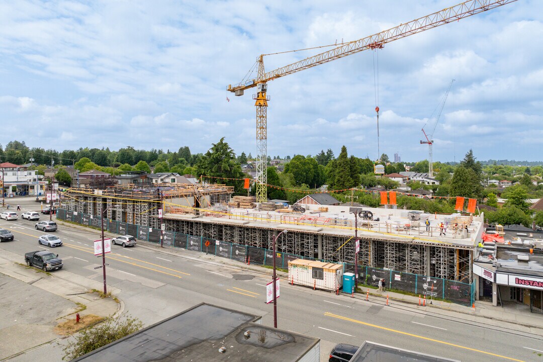 4875 Victoria Dr in Vancouver, BC - Building Photo