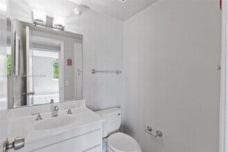 4200 Hillcrest Dr in Hollywood, FL - Building Photo - Building Photo