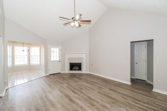 6888 Skylar Mill Ave in Cordova, TN - Foto de edificio - Building Photo