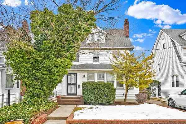 18822 Lewiston Ave in Queens, NY - Building Photo