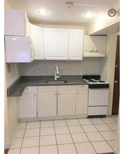 15 Keswick St-Unit -B13 in Boston, MA - Foto de edificio - Building Photo