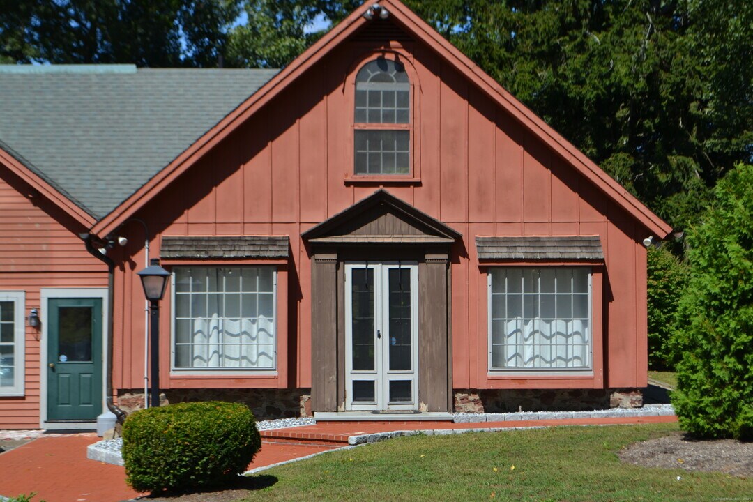 128 Garden St in Farmington, CT - Building Photo