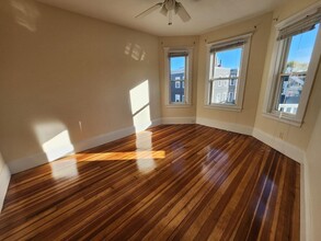 4 Grafton St, Unit 3 in Boston, MA - Building Photo - Building Photo