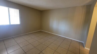 2213 N Jones Blvd in Las Vegas, NV - Building Photo - Building Photo