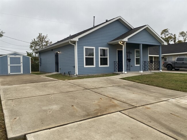 property at 3151 Roe Dr